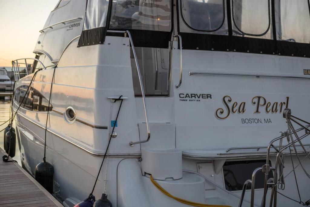 Отель Sea Pearl Boston Yacht Экстерьер фото